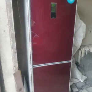 Холодильник LG двухкамерный.