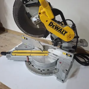 Вживана Dewalt DW 718  305мм торцювальна пила Деволт оригінал