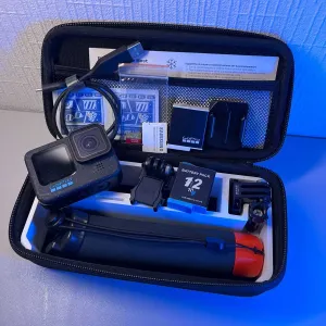 Екшн-камера GoPro Hero 12 з флешкою