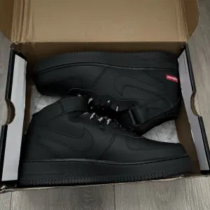 Nike Air Force 1 x Supreme