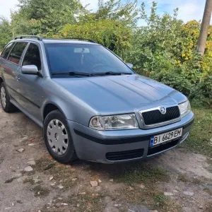 Продам гарну Шкоду Тур(без вкладень)