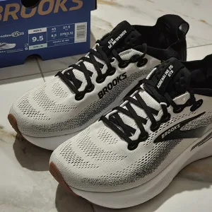 Оригінал 100% чоловічі кросівки Brooks adrenaline gts 25  EURO 43