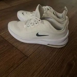 Кроссовки Nike air! Оригинал! Белые! Недорого!