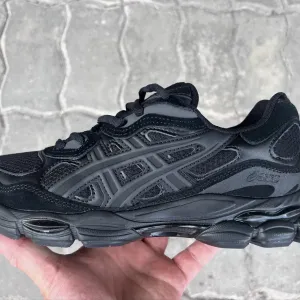 Кросівки чоловічі Asics GEL-NYC GT Triple Black / Graphite Grey Black в наявності..