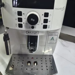 кавоварка Delonghi Magnifica S..