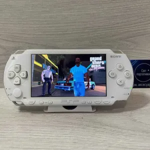 Sony PSP Білий колір 2GB + 40 Ігор встановлено на приставці гарний стан