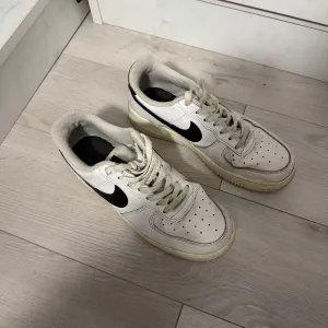 Жіночі кросівки Nike