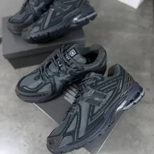 Нові Кросівки  New Balance  1906R