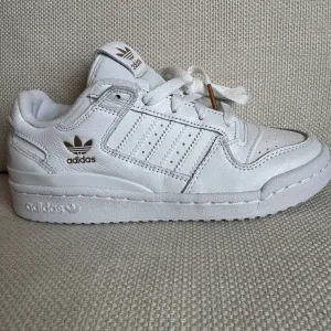 Кросівки Adidas оригінал