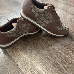 Продам моногамные Кроссовки Coach! Оригинал!