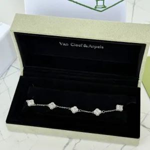Браслет Van Cleef & Arpels  розмір регулюється, посріблення 925 проби,з камінцями, конюшина, клевер ван клиф, цепочка, серебро, ланцюжок