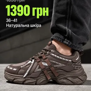 Жіночі кросівки різних кольорів