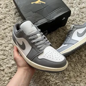 Кросівки Nike Air Jordan 1 Low Vintage Stealth Grey/White 553558-053