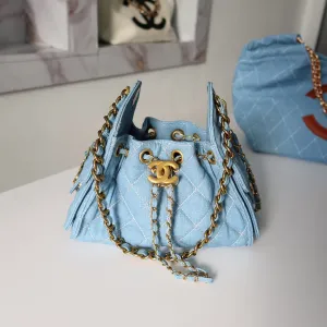 Сумка жіноча джинсова денім блакитна Chanel 25 Hobo Bag сумочка стильна тренд 2026 шанель женская мини купити сумку