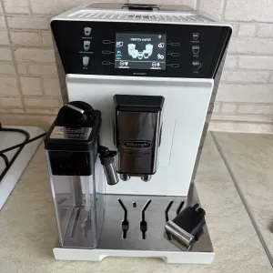 Кавомашина Delonghi PrimaDonna Class ECAM 550.65.W
