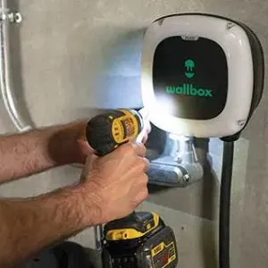 Зарядна станція до електромобілів Wallbox 7-22 квт. Монтаж "під ключ"