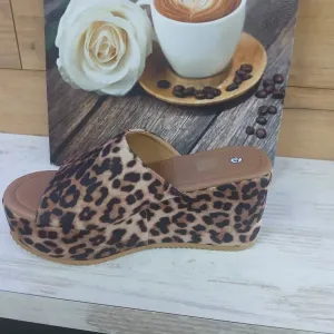 Шльопанці леопардові