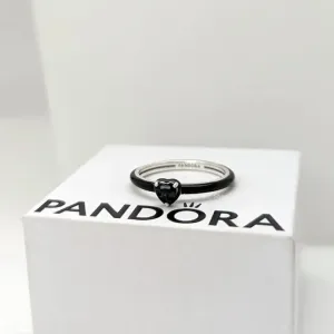 Каблучка Pandora Чорне серце / Посріблена каблучка Пандора / Каблучка Pandora «Чорне серце» (посріблення) / Стильний подарунок дівчині