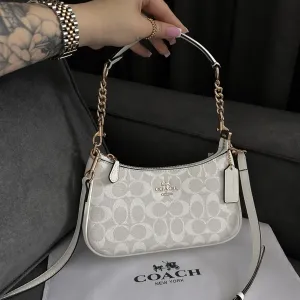 Сумка Coach Teri Shoulder Bag, коуч, коач біла