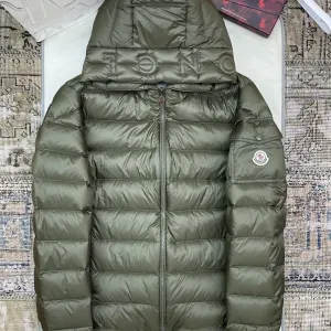 Мужской зимний пуховик Moncler цвет хаки L/XL