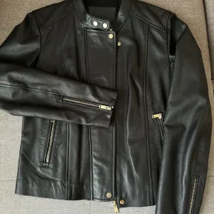 Шкіряна куртка Massimo Dutti