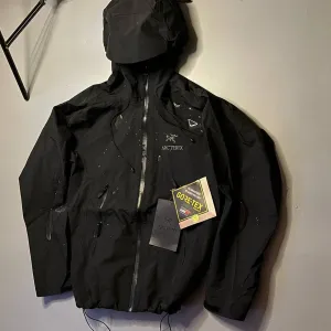 Вітровка Arc’teryx Beta LT на Gore-Tex
