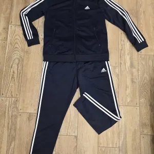 Синій жіночий спортивний костюм Adidas Essentials 3-Stripes розмір L