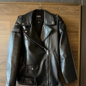 Кожанка Zara оверсайз