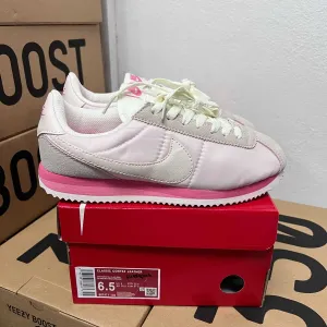 Женские кроссовки Nike Cortez Light Soft Pink / Найк Кортез розовые 36 37 38 39 40