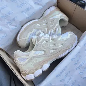 Asics Gel-Nyc Beige трендові жіночі кросівки асікс гель нюк