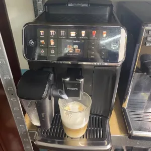 Кавомашина Philips LatteGo 5500 кофемашина , кавоварка