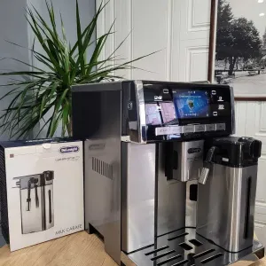Кавоварка кофемашина премиум Delonghi ESAM 6850 M домой