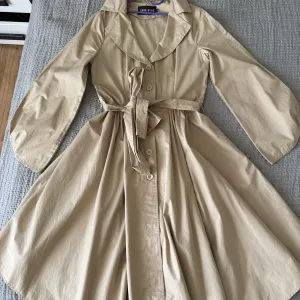 Пальто / тоенч Zara