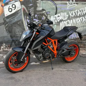 Мотоцикл KTM 1290 Super Duke R 2016 рік