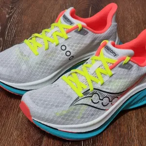 Оригінал 100% чоловічі кросівки Saucony Endorphin speed 5  EUR  41