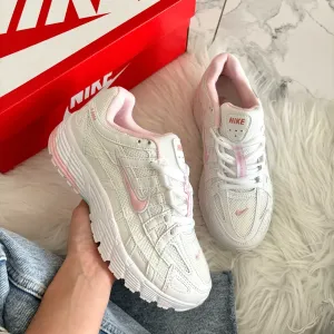 Жіночі кросівки Nike P-6000 в білому кольорі