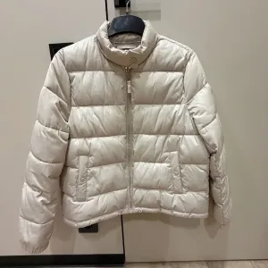 Продам куртку Massimo Dutti
