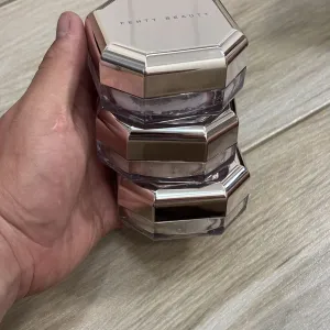 Оригінал! Фіксуюча пудра Fenty Beauty Set It Down Superfine Blurring Setting Powder — Butter / Lavender
