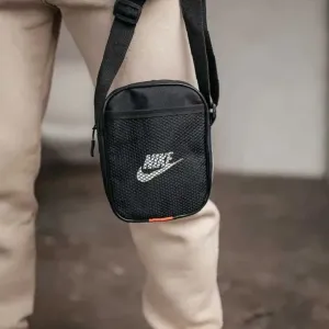 Барсетка Nike чорна чоловіча - компактна, 3 кишені, через плече