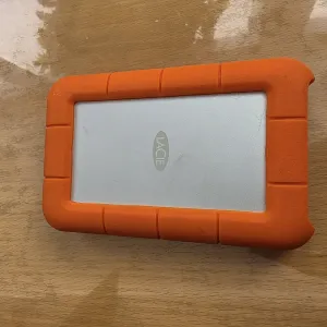 1tb 1000gb  Захищений зовнішній Диск Майже новий Стан гарний Єкількість