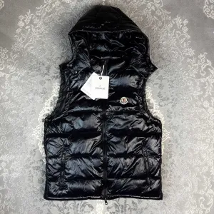 Жилетка Moncler чорного кольору, чоловіча чорна жилетка монклер, безрукавка moncler