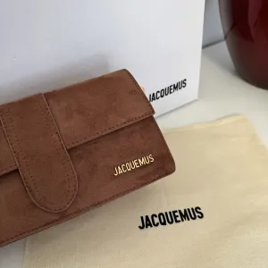 Сумка Jacquemus люкс якість, лого. Повне пакування в наявності. Фото вживу, є олх доставка і накладний платіж. Ціна актуальна.
