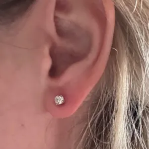 Продам сережки з ПРИРОДНІМИ ДІАМАНТАМИ 0,51 Ct.