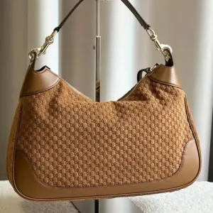 Замшева сумка Gucci з тисненням монограммой GG Довжина 40 см