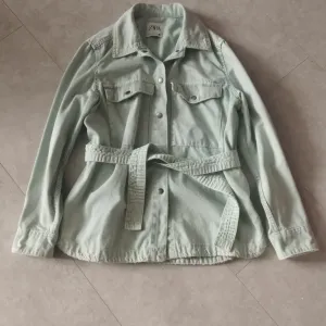 Джинсова куртка Zara, Calvin Klein, guess