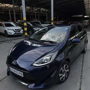 Toyota Aqua  Yaris  Prius C гібрид
