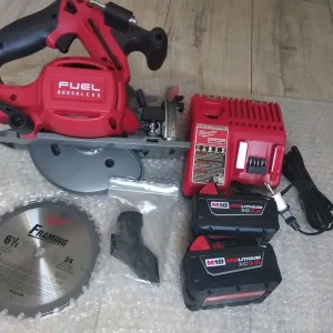 Безщіткова циркулярна пилка 165мм Milwaukee 2833-20 (FCS552-0) M18 FUEL