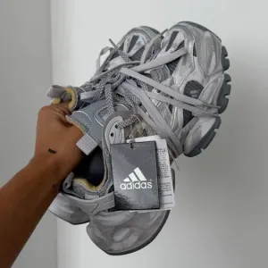 Adidas Vento XLG Deluxe Grey трендові жіночі кросівки на платформі