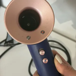 Оригінальний фен для волосся Dyson