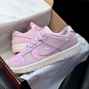 Nike Dunk Low Lace Pack Pink Regal трендові жіночі кросівки найк данк